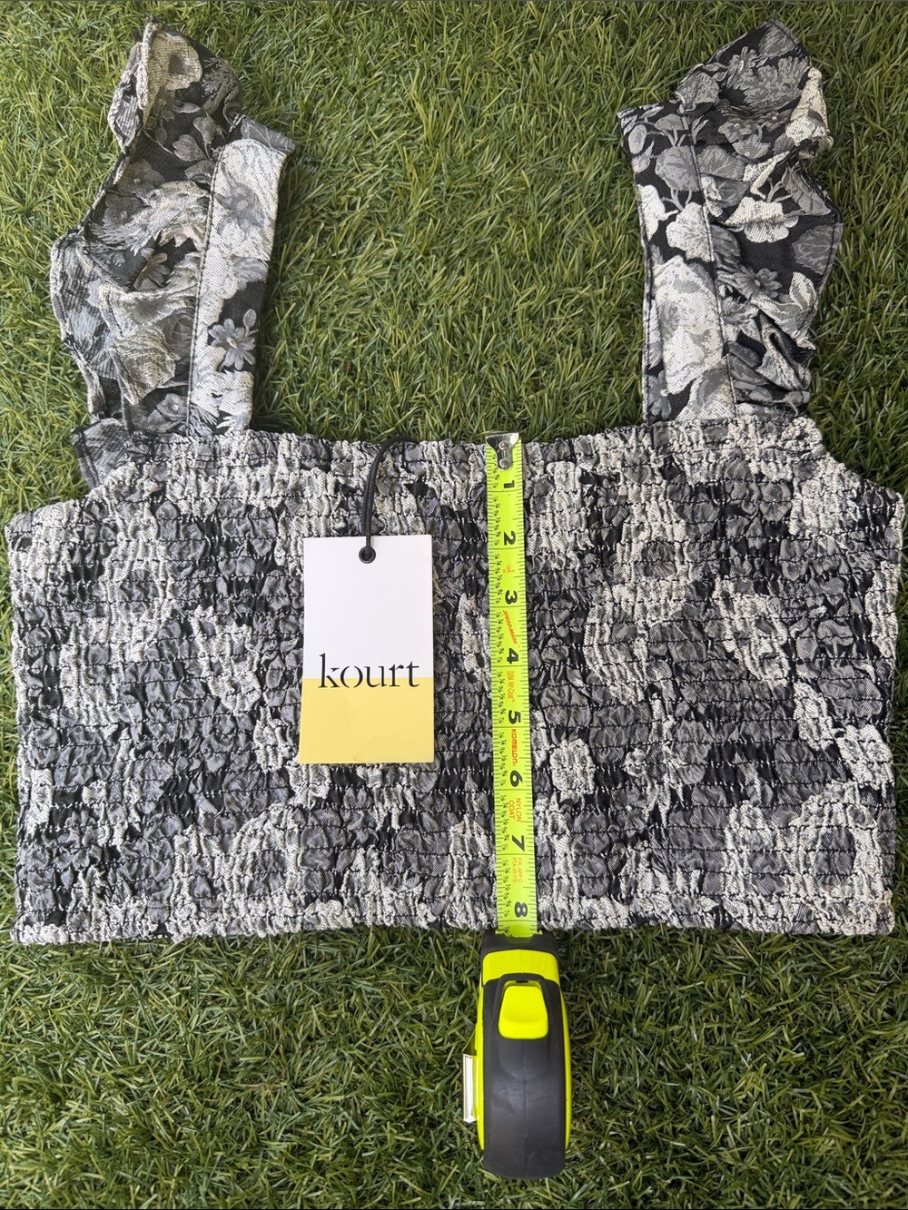 Kourt Medium Black Gray Floral Smocked Ruffle Strap Crop Top NWT - Picture 5 of 9